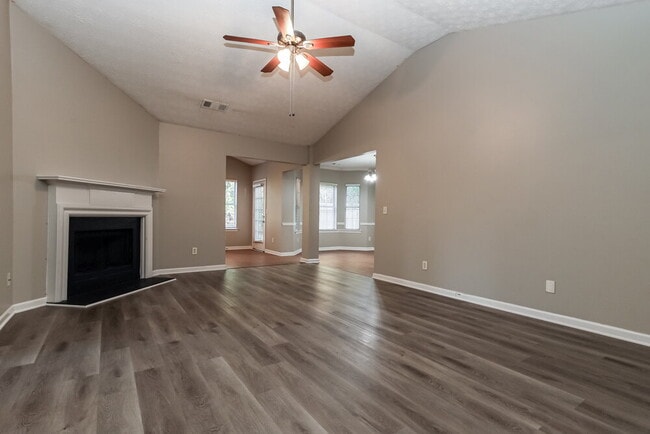 Building Photo - 5275 Yellow Pine Dr