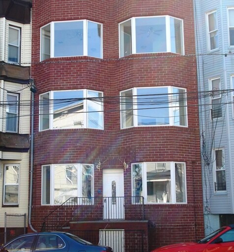 Primary Photo - 111 Hutton St