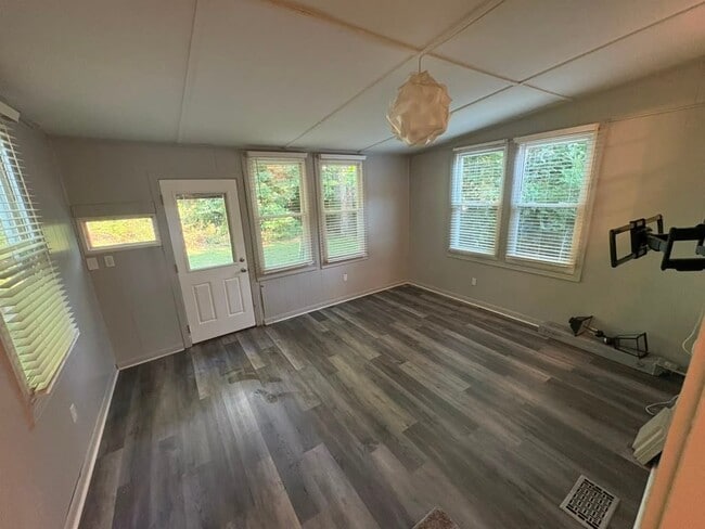 Building Photo - 1608 Glendale Dr