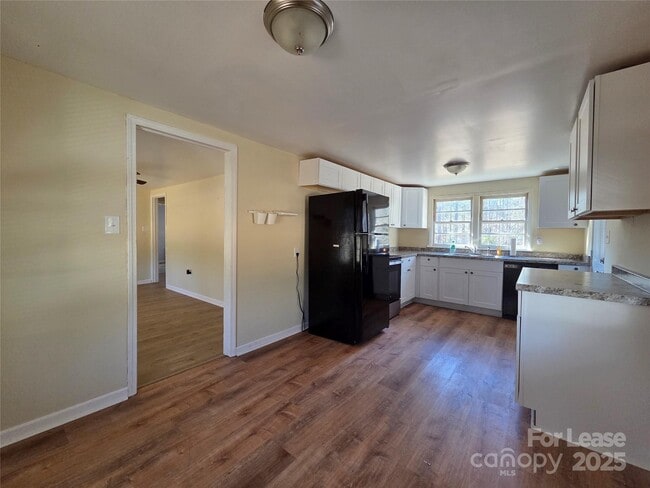 Building Photo - 8334 Oak Tree Rd