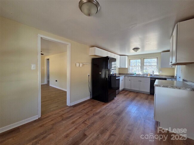 Foto del edificio - 8334 Oak Tree Rd