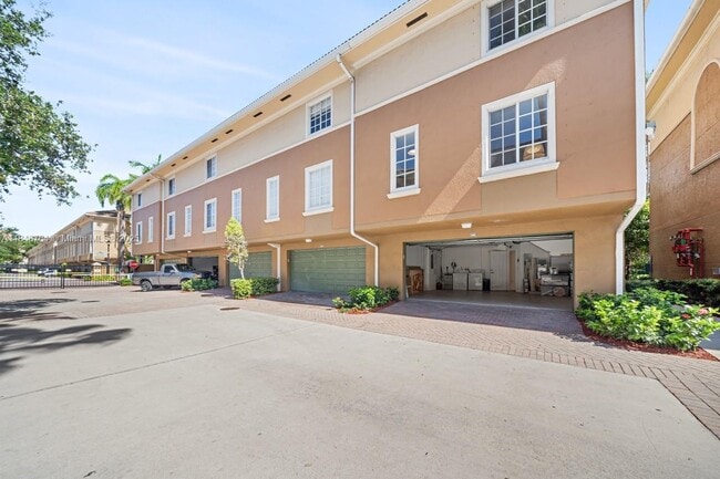 Foto del edificio - 2861 NE 185th St