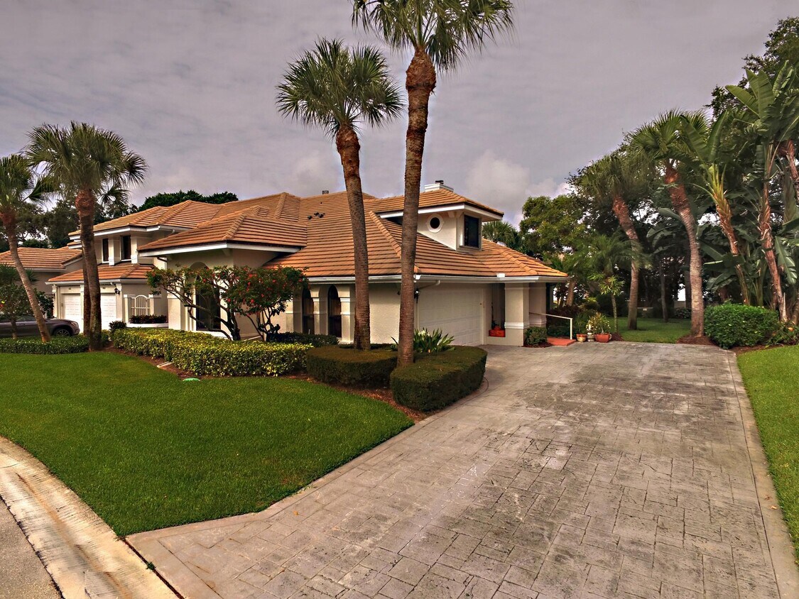 Primary Photo - 441 Coral Cove Dr