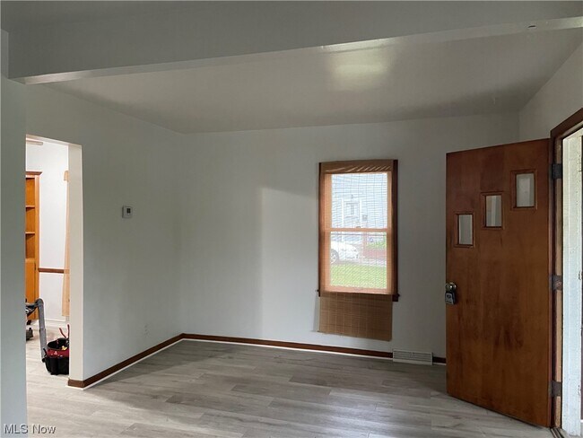 Building Photo - 548 Winans Ave