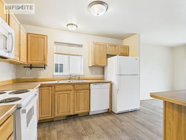 Building Photo - 3-Bedroom Condo in the Heart of Belgrade –...