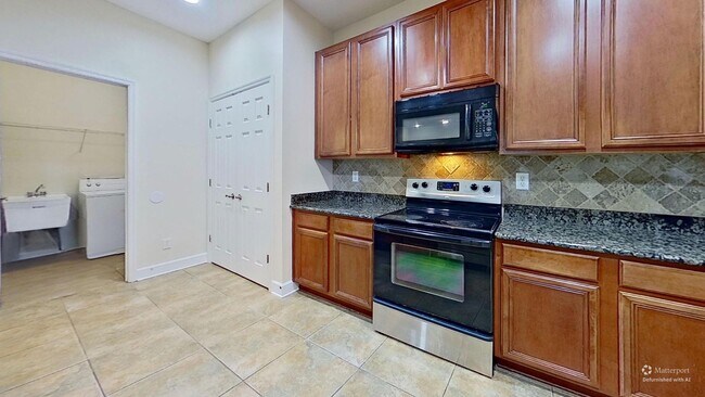Foto del edificio - 3308 Turkey Creek Dr