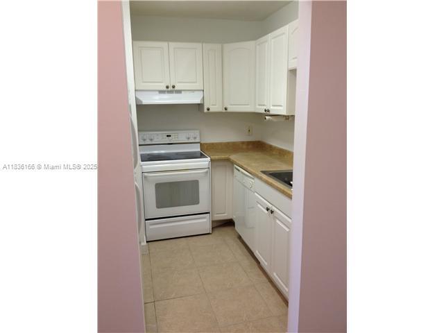 Building Photo - 13714 SW 90th Ave
