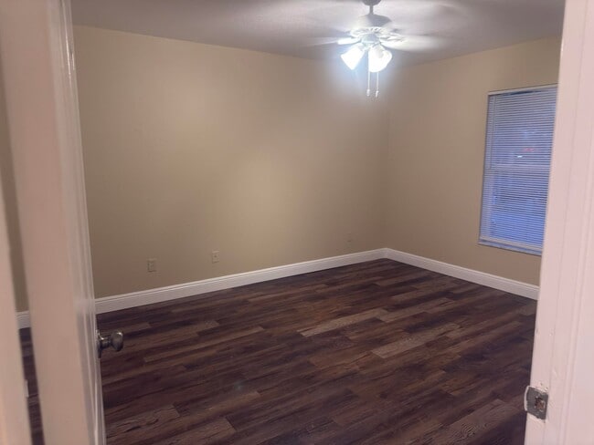 Foto del edificio - 13616 Yarmouth Ct