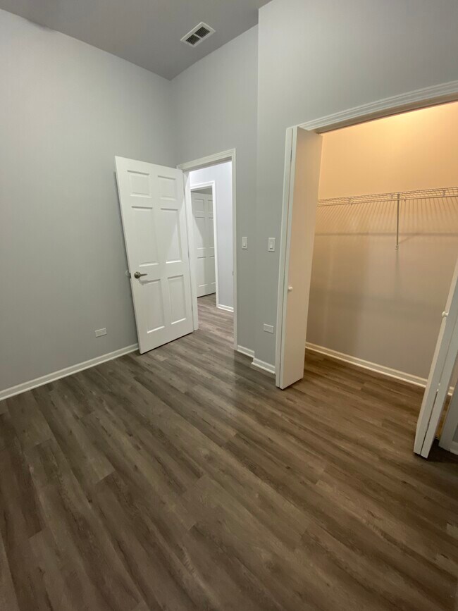 Foto del edificio - 2899 S Archer Ave