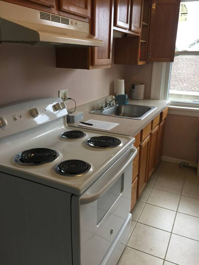 Kitchen Counter - 129 Troy Schenectady Rd