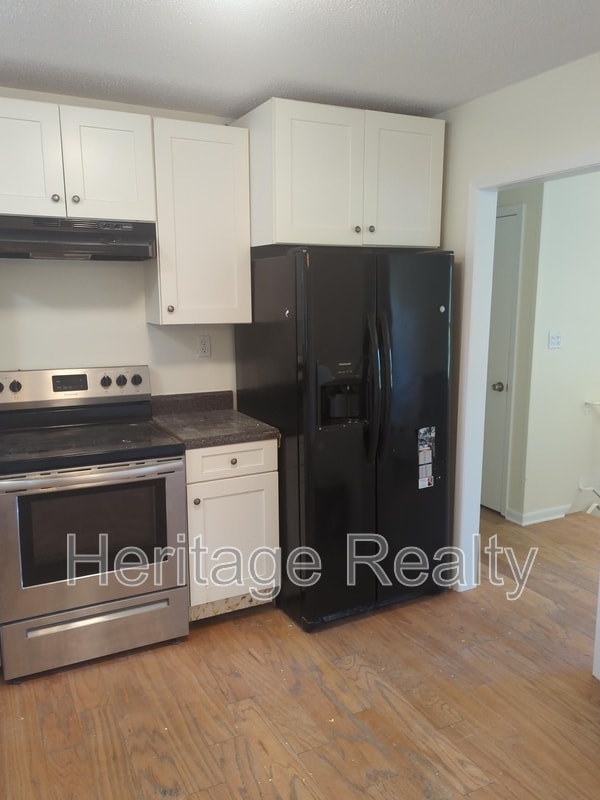 Building Photo - 1304 E Woodshire Dr