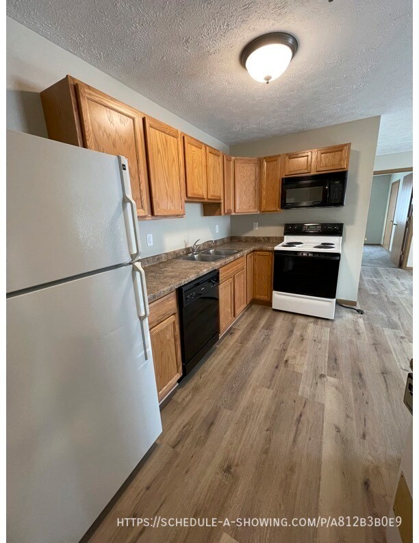 1007 W Ridge St Unit 2, Marquette, MI 49855 Room for Rent in