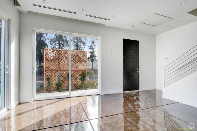 Building Photo - 5407 Huntington Dr