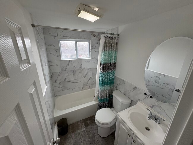 Building Photo - 221 E Hoffman Ave