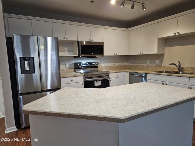 Building Photo - 3591 Kernan Blvd S