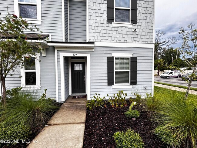 Foto del edificio - 379 Annies Pl