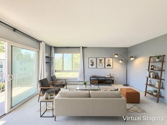 Building Photo - Top floor Woodlake condo, corner location