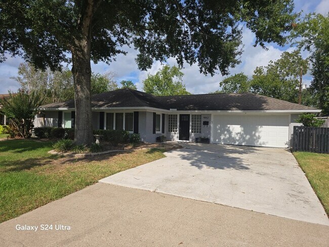 Foto del edificio - 4862 Creekbend Dr