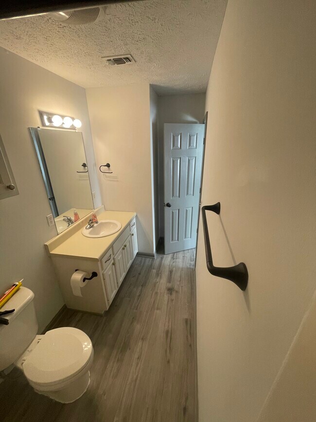 Photo - 105 Tomlinson Dr Townhome