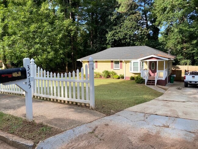 Building Photo - 3515 Tulip Dr
