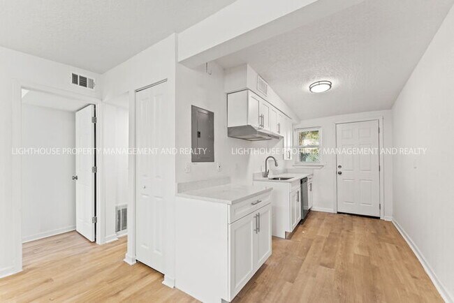 Building Photo - Coming Soon - Renovated 2BR/1BA Duplex with Front Porch