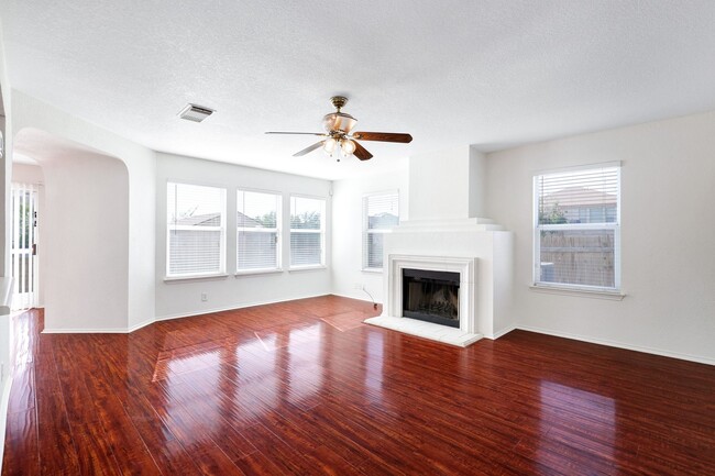 Building Photo - ***MOVE-IN SPECIAL: ONE WEEK FREE***6 MONT...