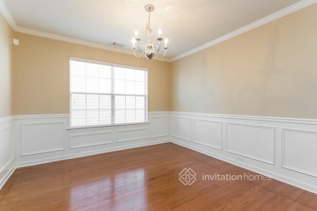 Foto del edificio - 121 Hidden Creek Dr