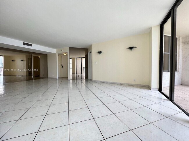 Foto del edificio - 18181 NE 31st Ct
