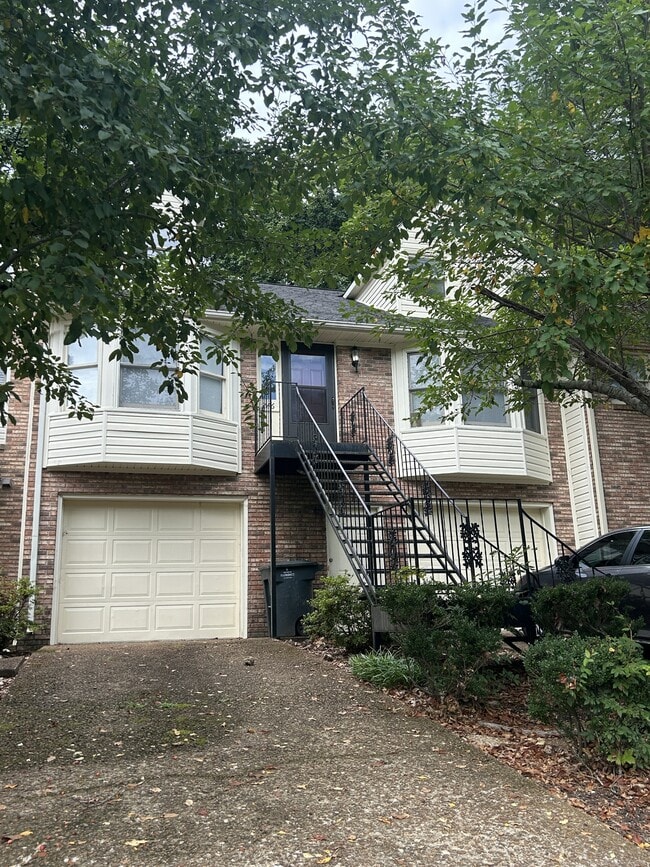 Building Photo - 246 Woodcastle Dr