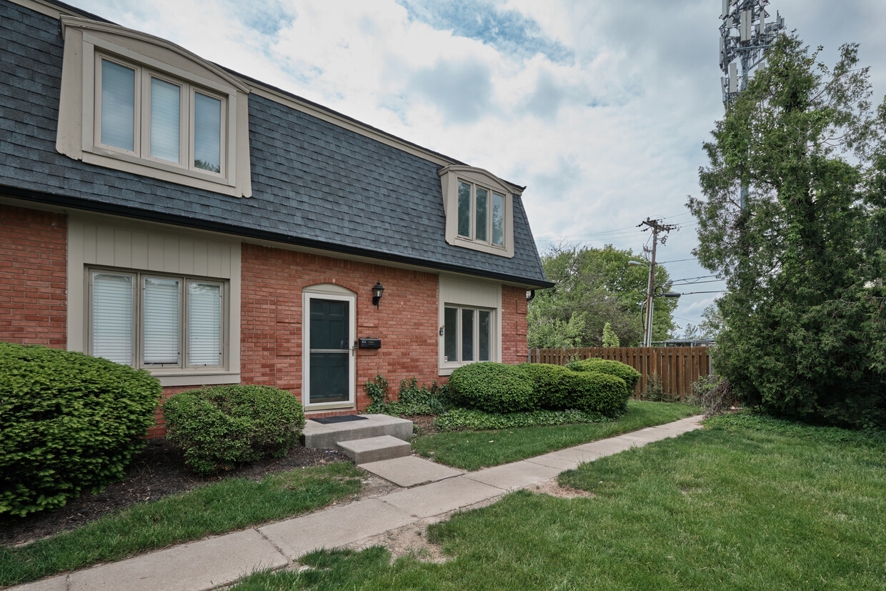 Primary Photo - 1161 Canterbury Square S