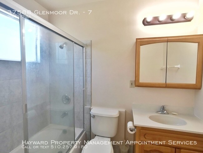 Foto del edificio - 37588 Glenmoor Dr