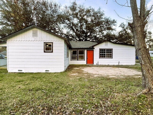 Building Photo - 104 Co Rd 2401
