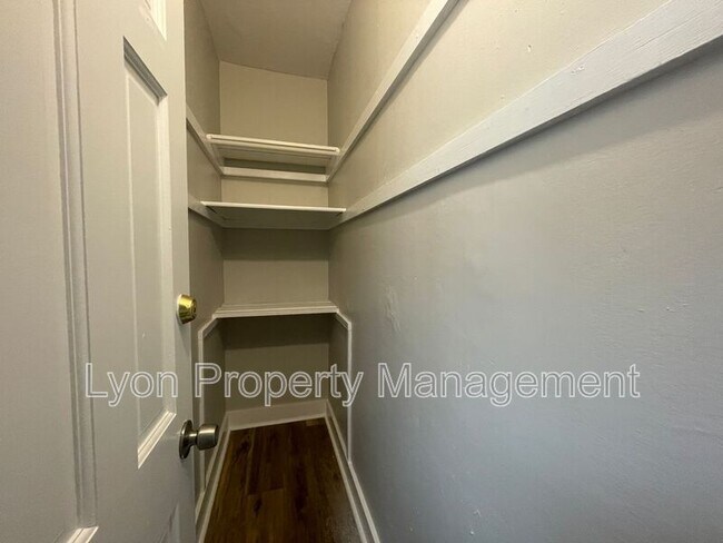 Building Photo - 412 Elm St