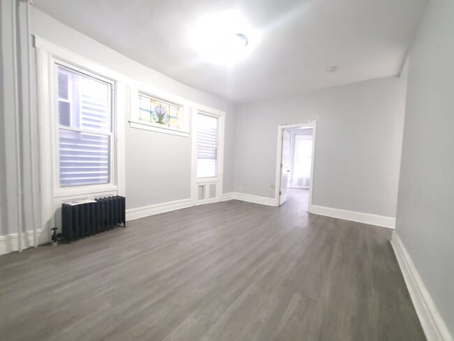 Unidad 1 - 236 Danforth Ave