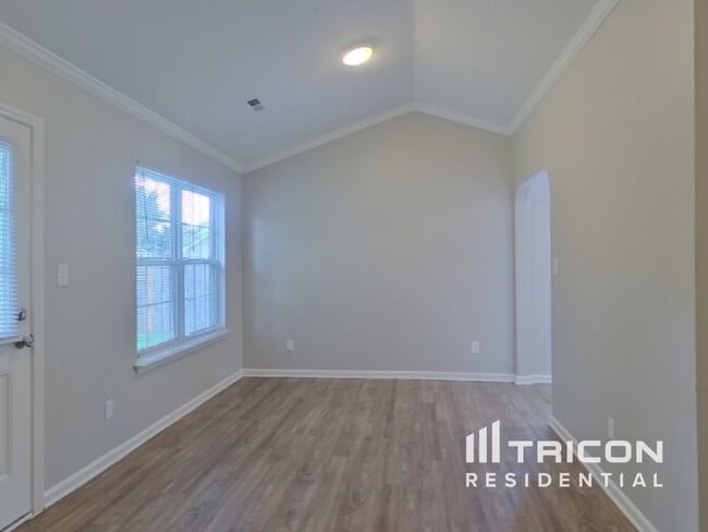 Building Photo - 1128 Summit Hills Dr