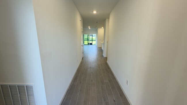 Foto del edificio - 9230 Country House Dr