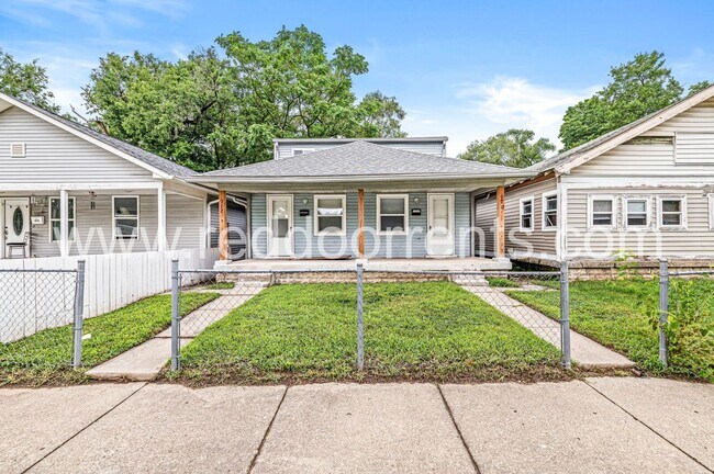 Foto del edificio - Your Perfect Indy Home is Waiting at 970 E...