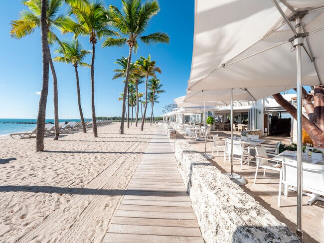 Foto del edificio - 19144 Fisher Island Dr