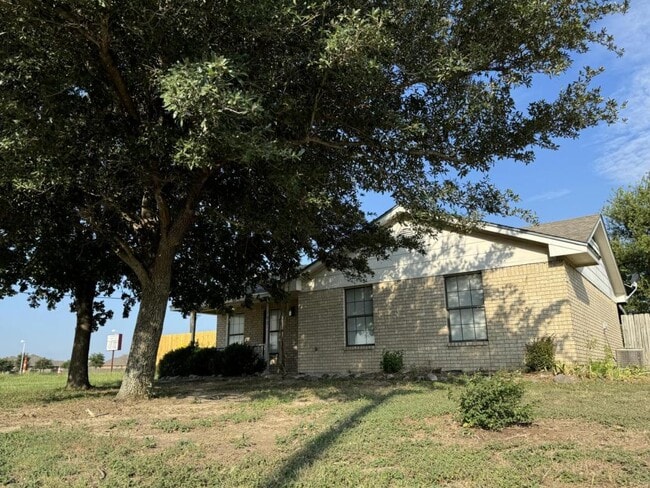 Building Photo - 102 Wendler Ln