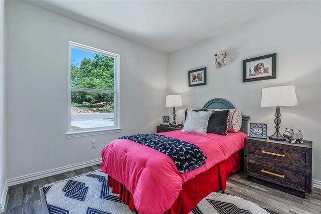 Building Photo - 4204 S Cravens Rd