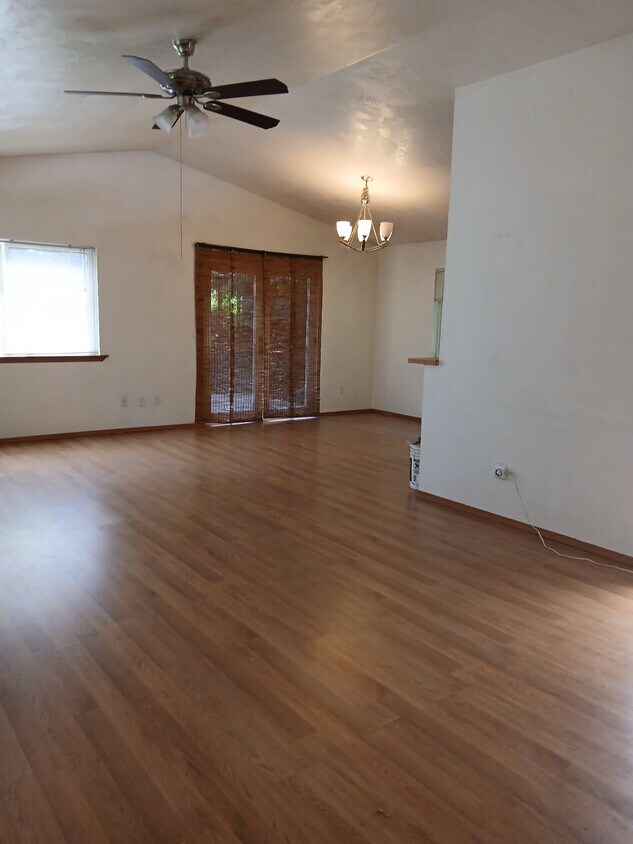 Foto del edificio - 5215 Dolphin Ln NW