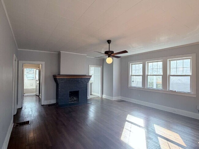 Foto del edificio - Rare Downtown Asheville Rental: 3BR/2BA House with Huge Yard & City Convenience- Dogs allowed!