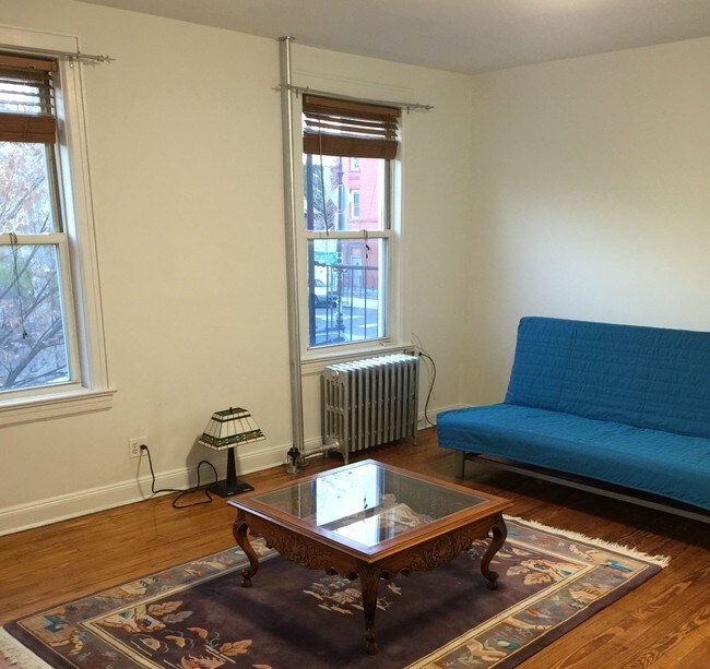 Interior Photo - 122 Franklin St