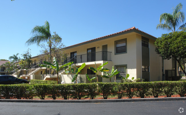 Building Photo - The Oakwood Apartments