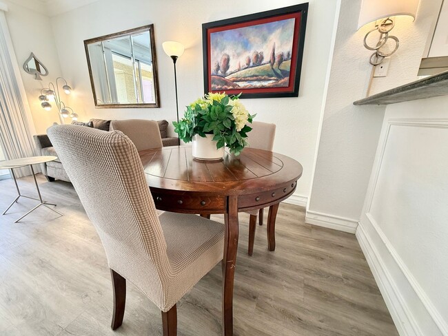 Building Photo - Meridian - Luxury STUDIO Condo w/ laminate...