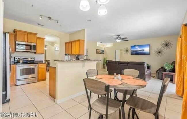 Foto del edificio - 463 Eldron Blvd NE