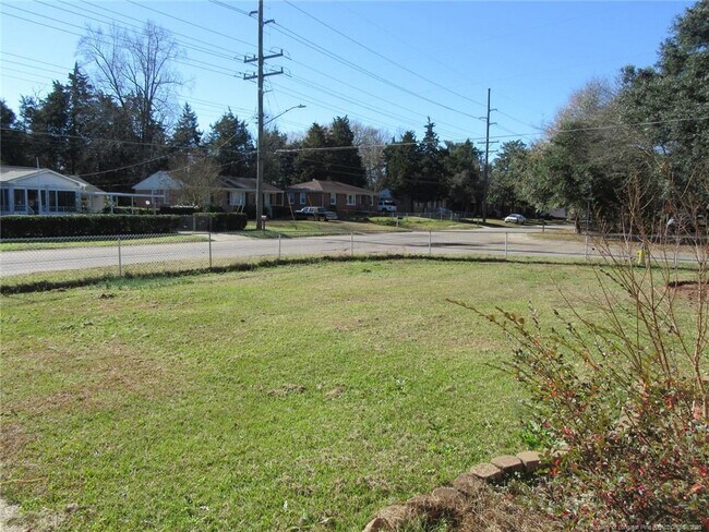 Foto del edificio - 1119 Juniper Dr