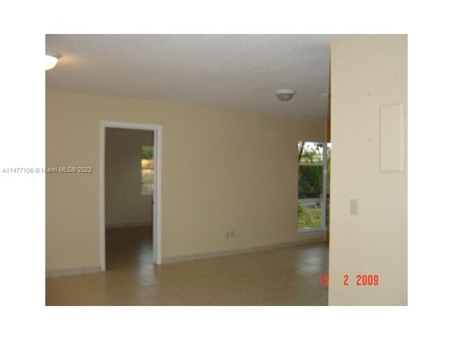 Foto del edificio - 2500 NE 193rd St