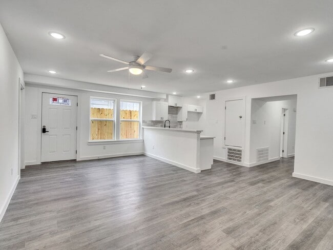 Foto del edificio - ? Spacious & Stylish 3-Bed Home – Garage Included! ?