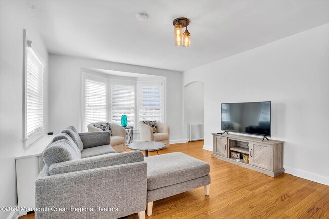 Building Photo - 564 Monmouth Ave